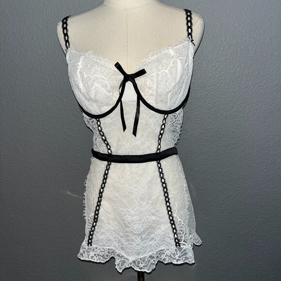 VICTORIA SECRET NEW WITH TAGS Very Sexy WICKED UNLINED ROSE LACE APRON - Size XL - Picture 1 of 16